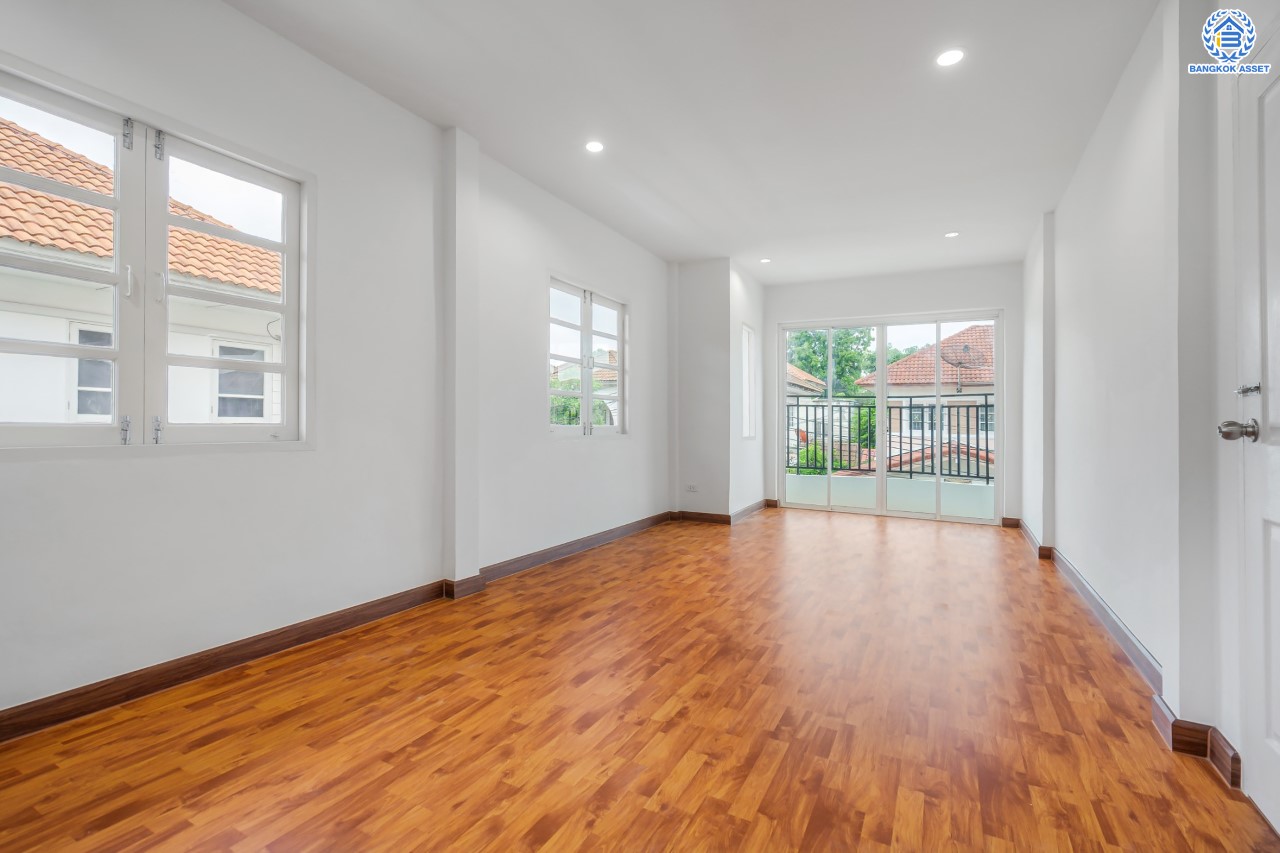 บ้านมือสองตกแต่งใหม่ ม.ลลิลอินเดอะพาร์ค บางใหญ่ พร้อมอยู่ตอบโจทย์ทุกฟังก์ชัน เนื้อที่ 50 ตร.ว. ฟังก์ชัน 3 ห้องนอน 2 ห้องน้ำ 1 ที่จอดรถ บนทำเลเดินทางสะดวก ใกล้เซ็นทรัลเวสต์เกต ทางด่วน "กาญจนาภิเษก และเพียง 5 นาทีถึงรถไฟฟ้าสายสีม่วง "สถานีตลาดบางใหญ่"